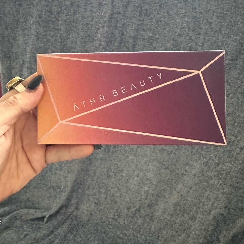 ATHR Beauty eyeshadow Palette